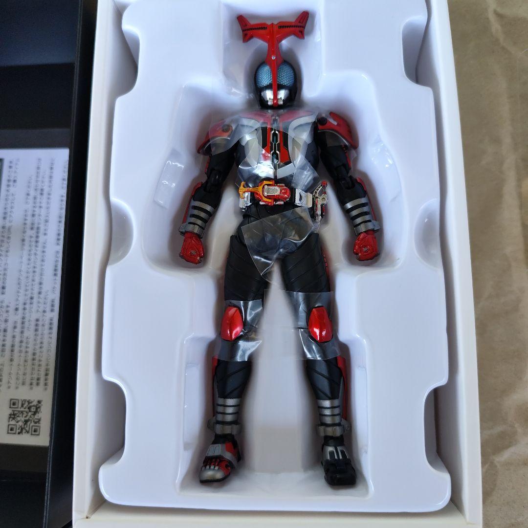 BANDAI 仮面ライダー フィギュアーツ　真骨彫　ハイパーカブト