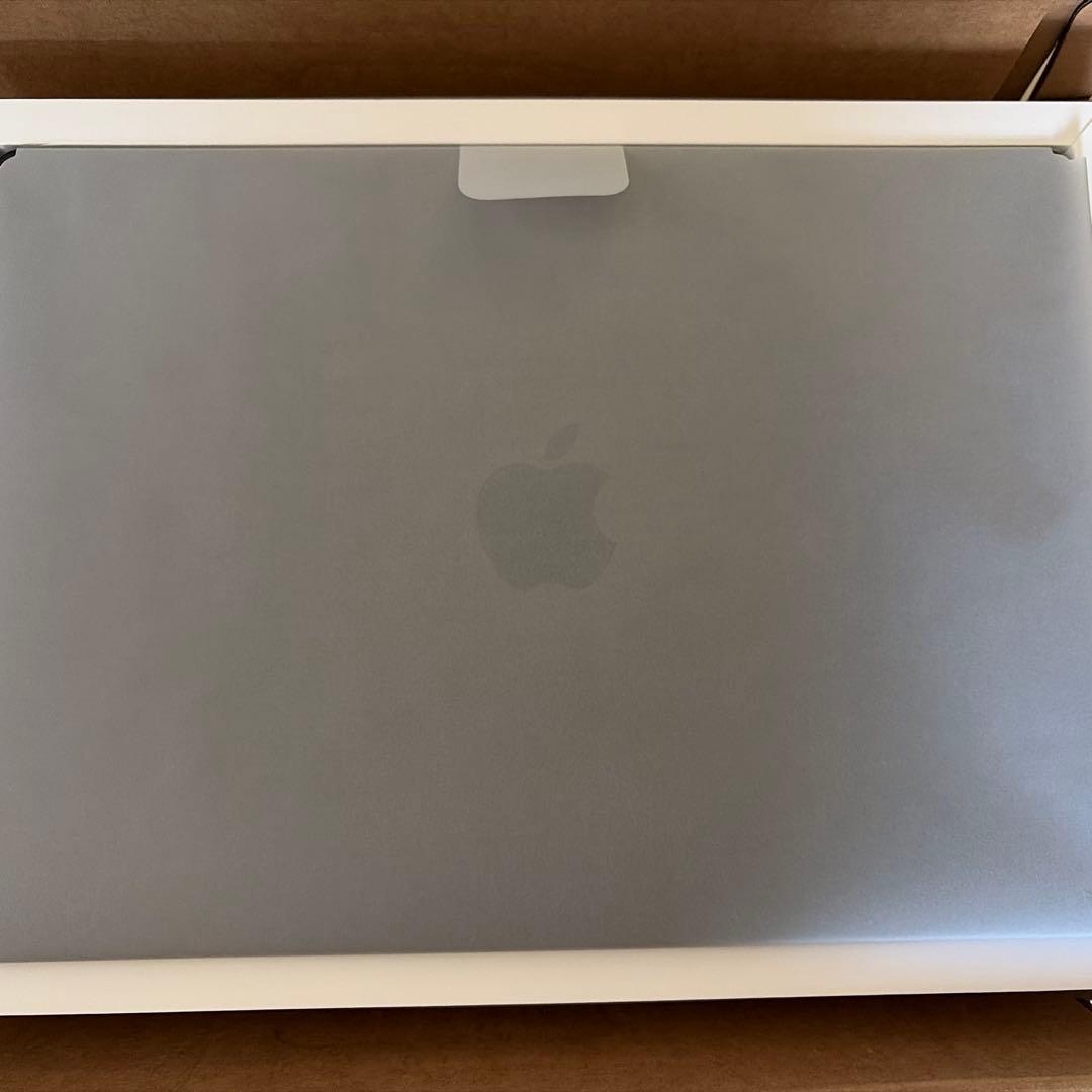 MacBook Pro M5 1TSSD , 24GB メモリ ,