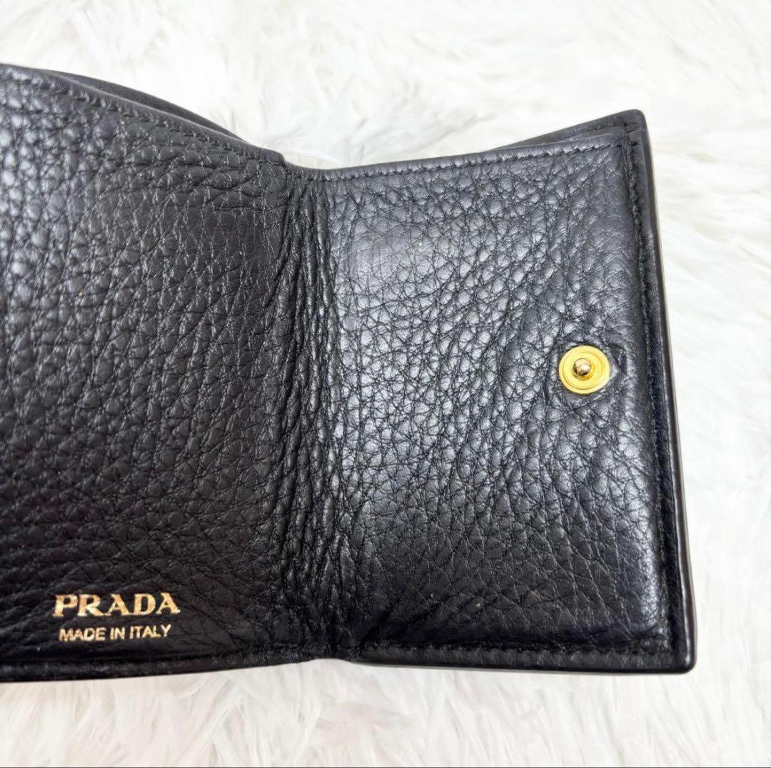 ✨付属品完備✨ プラダ ヴィッテロダイノ シボ 革 レター型 三つ折り財布 黒