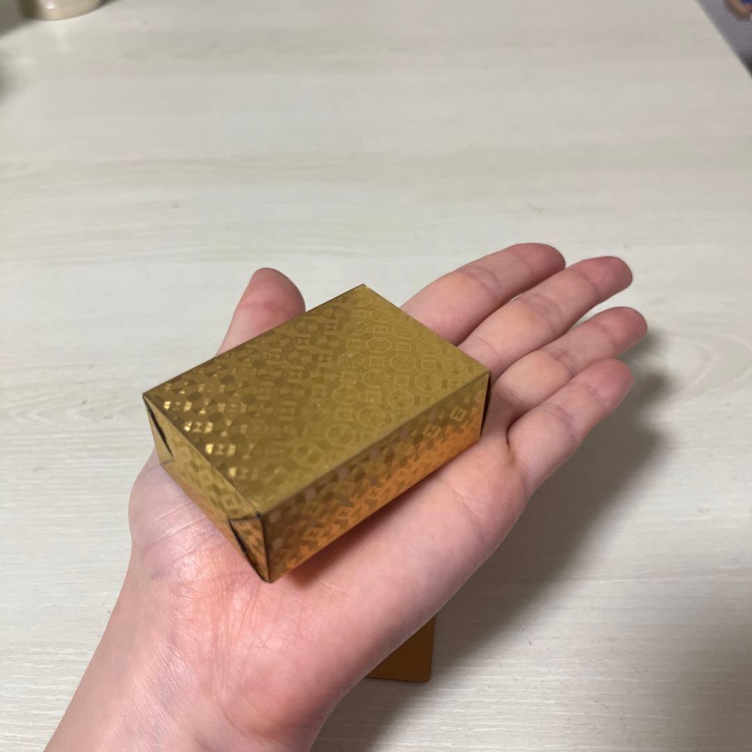 金色　トランプ