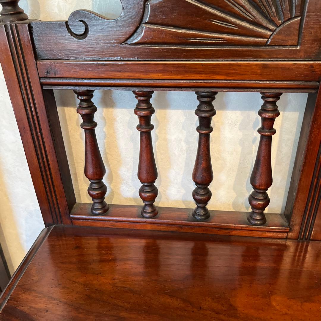 お値段大幅にお下げしましたイギリスアンティークカップボード（100年以上前）