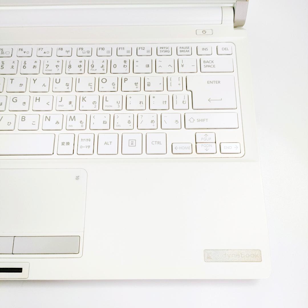 Windows11✨️Corei5/SSD/カメラ付き白ノートパソコン/小型軽量