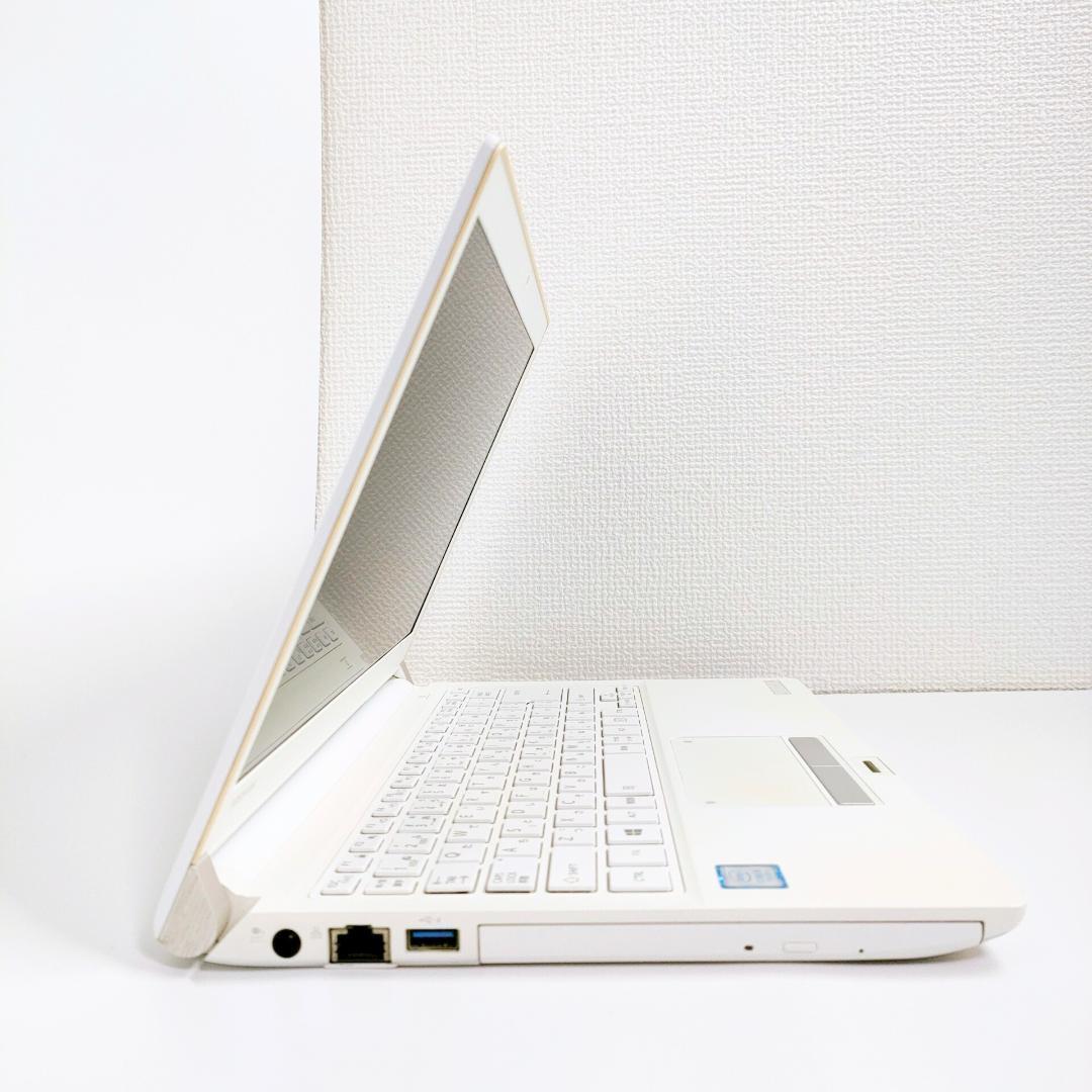 Windows11✨️Corei5/SSD/カメラ付き白ノートパソコン/小型軽量