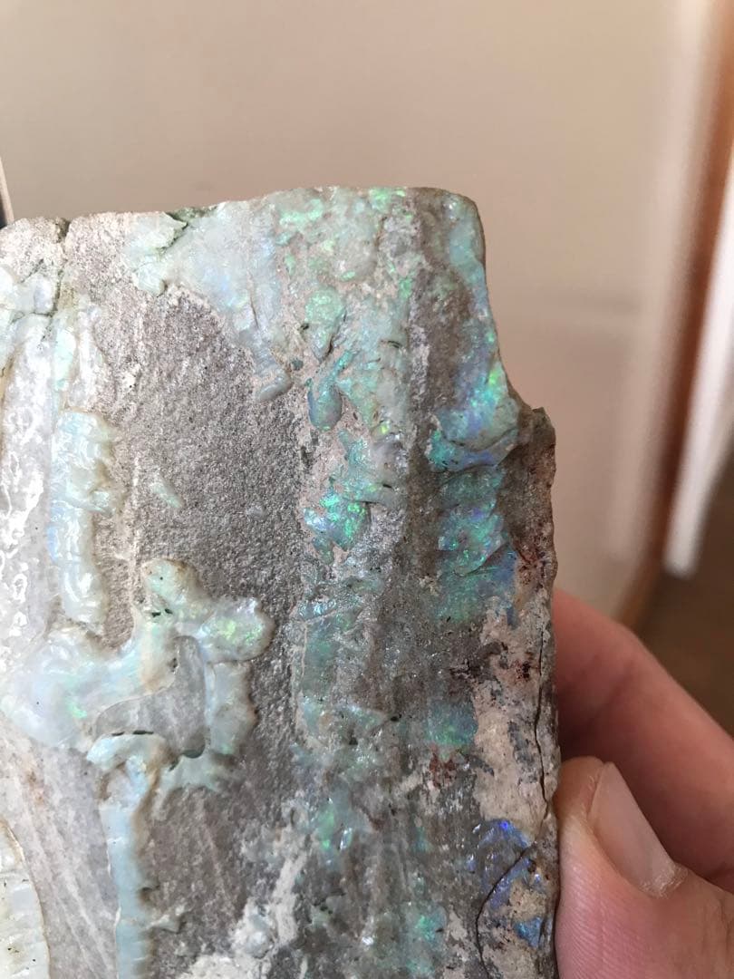 ボルダーオパール　原石　置物