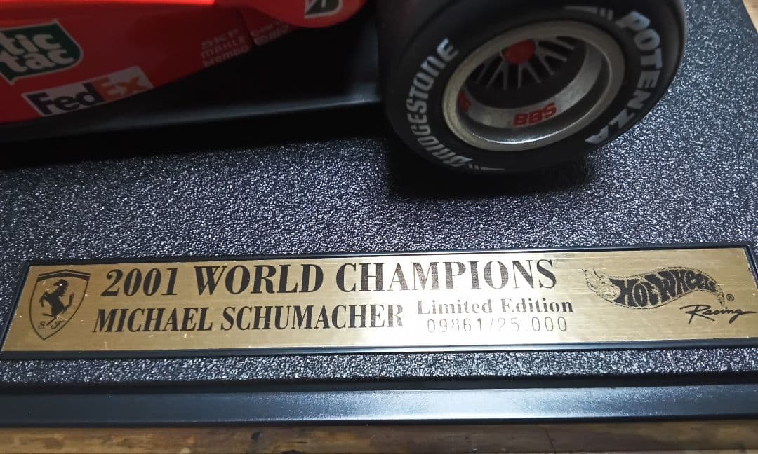フェラーリ F1 モデルカー 1/18 2001年 シューマッハ　個体ナンバ 有