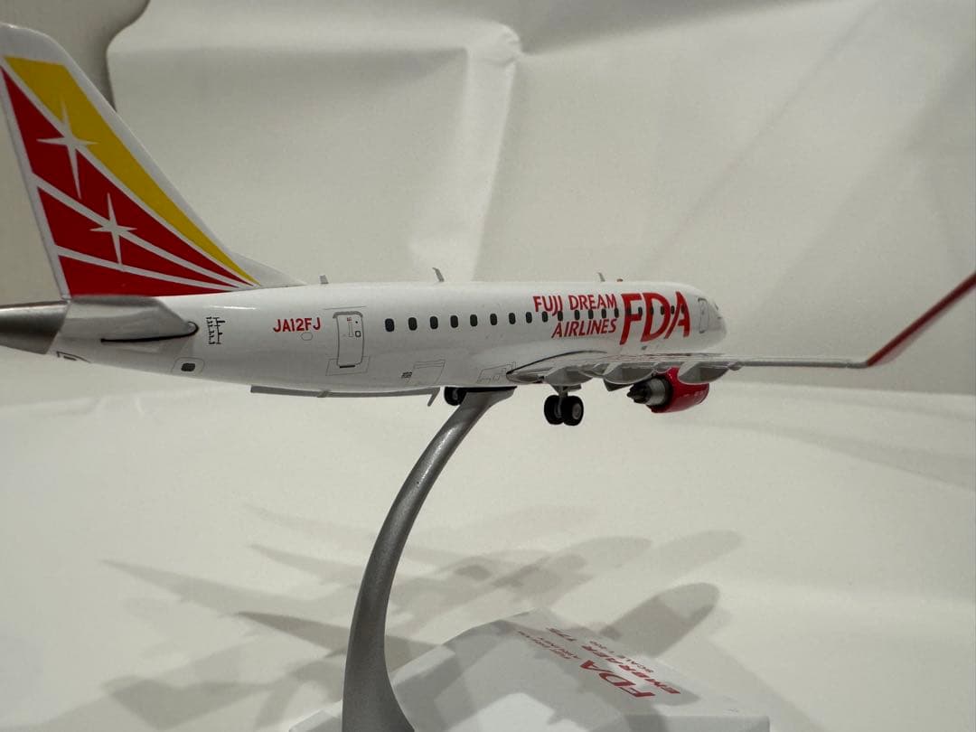 FDA Embraer 175 スケール1/200 完成品　Jc wings