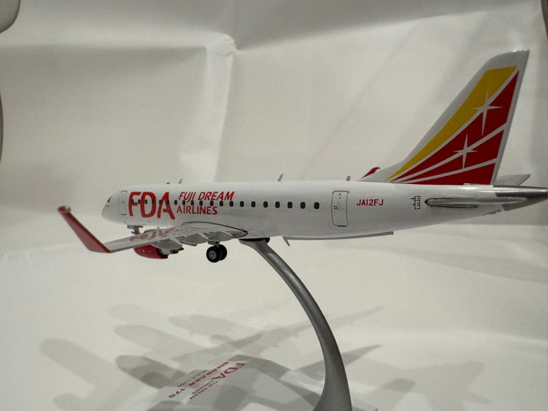 FDA Embraer 175 スケール1/200 完成品　Jc wings