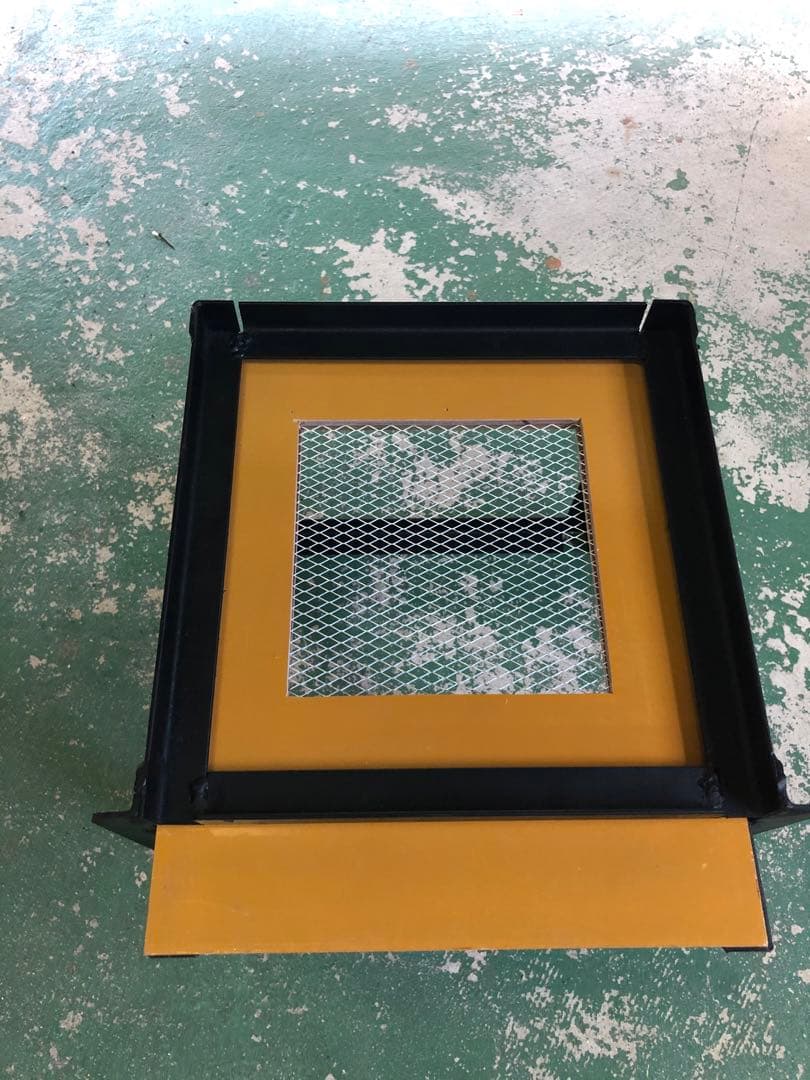 日本蜜蜂 重箱用巣箱台 メッシュ底板セット 29cm用