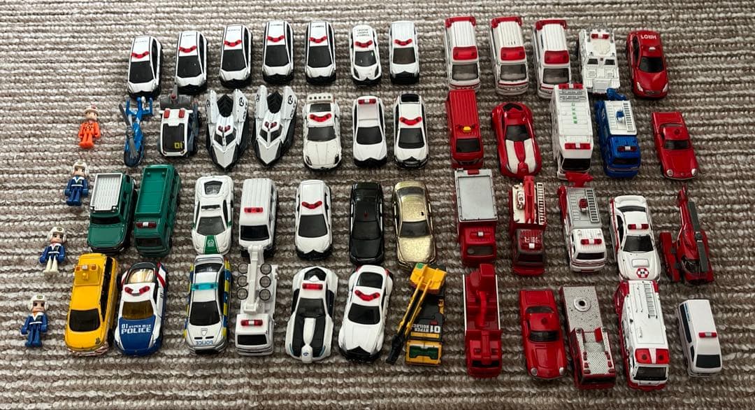 トミカ　まとめ売り（パトカー・救急車・消防車・ヘリコプター等）　48台