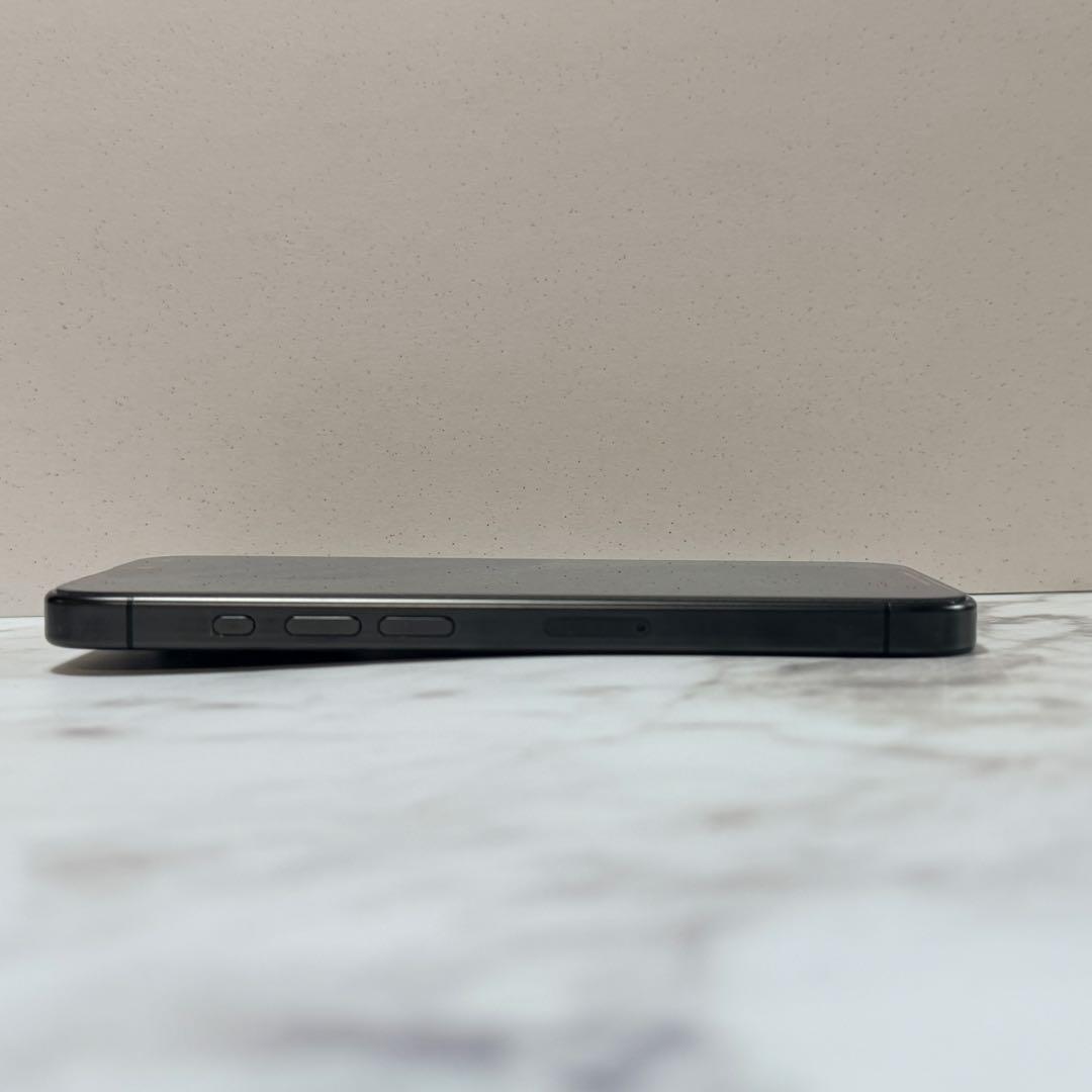 iPhone 15 Pro 256GB SIMフリー ブラックチタニウム