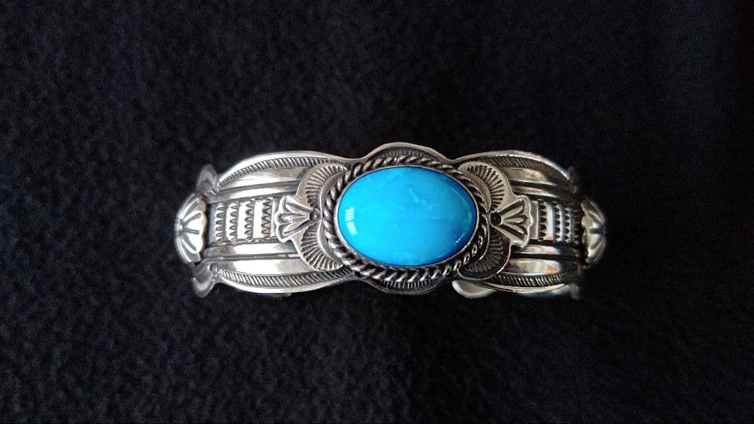 confutatis ゲーリーリーブス ターコイズ、コンチョ付きバングル