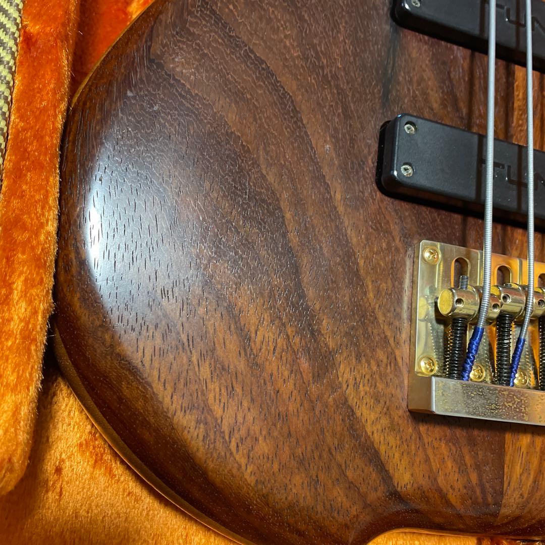 TUNE TWB4 エレキベース フレットレス　フェンダーハードケース付