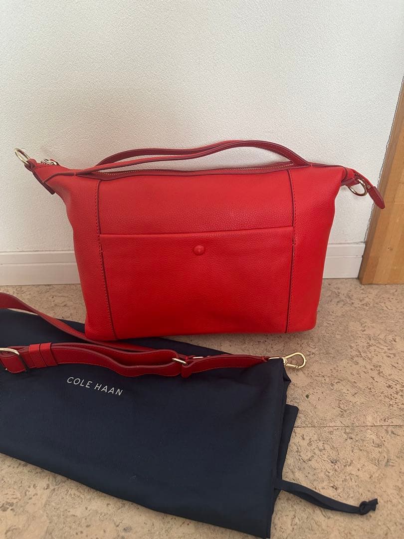 COLE HAAN レッド ショルダーバッグ　収納袋付き