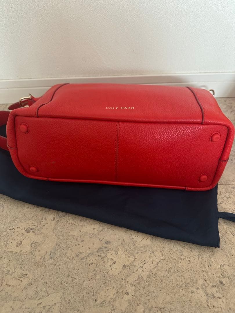 COLE HAAN レッド ショルダーバッグ　収納袋付き