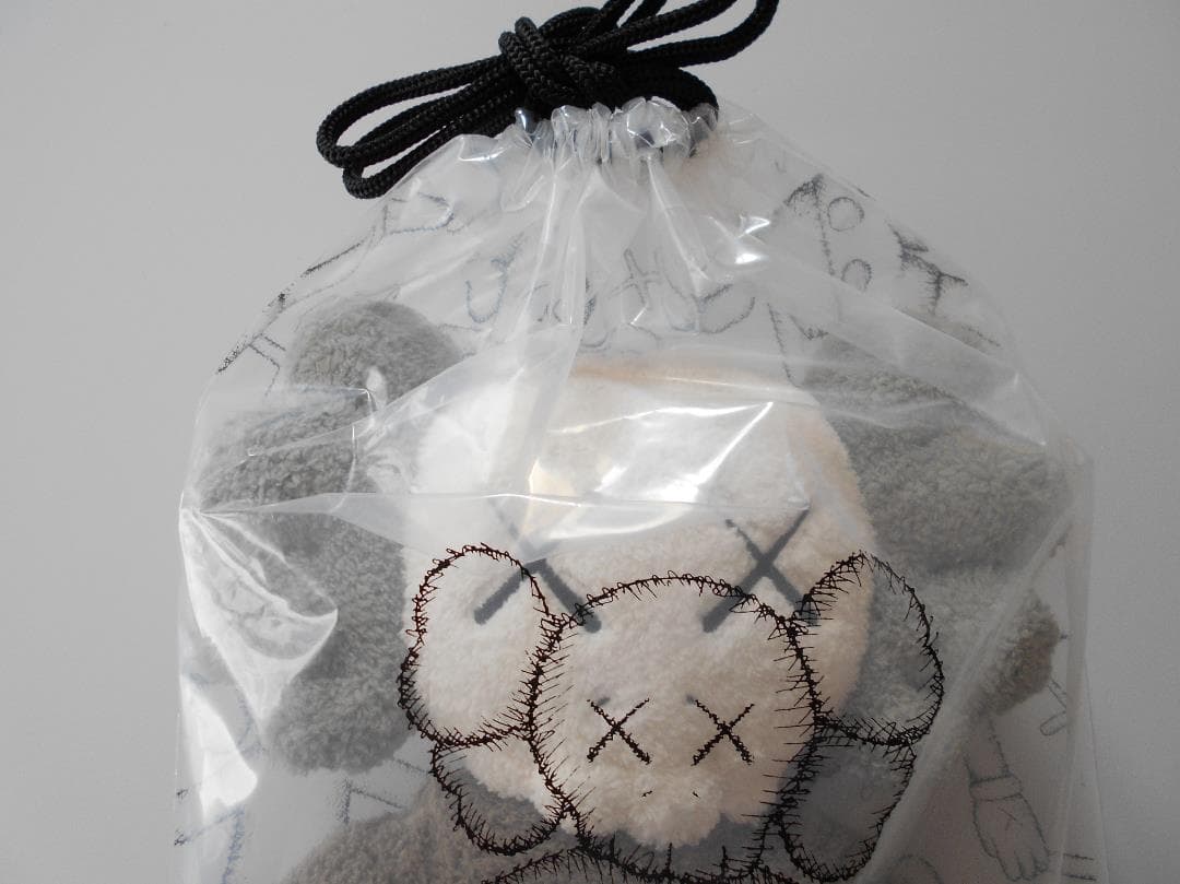 限定 KAWS HOLIDAY HONG KONG 20\" Plush