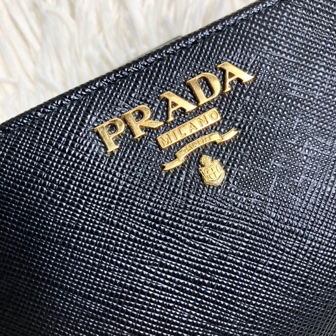 【未使用級】 プラダ 現行 折財布 サフィアーノ メタルロゴ IC内蔵