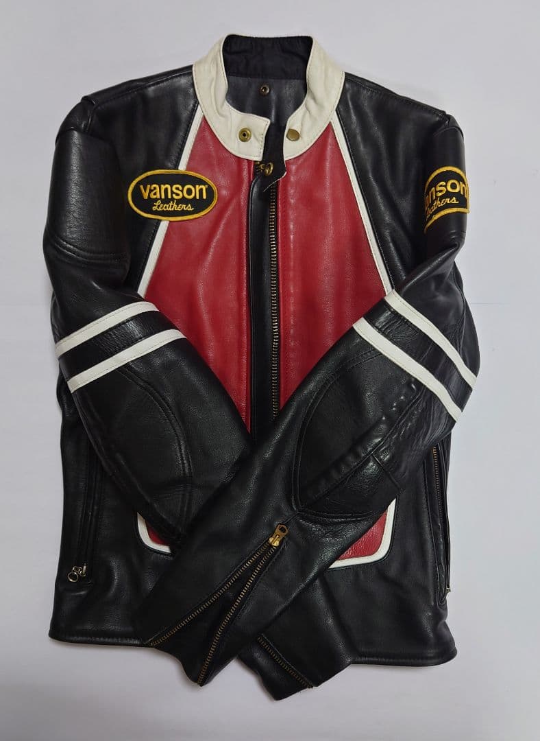 vansonレザーシングルライダースジャケット シンプルだから自分でドレスアップ