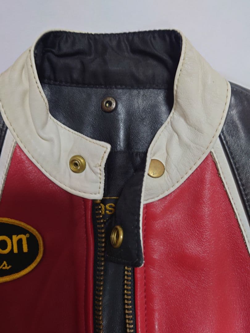 vansonレザーシングルライダースジャケット シンプルだから自分でドレスアップ