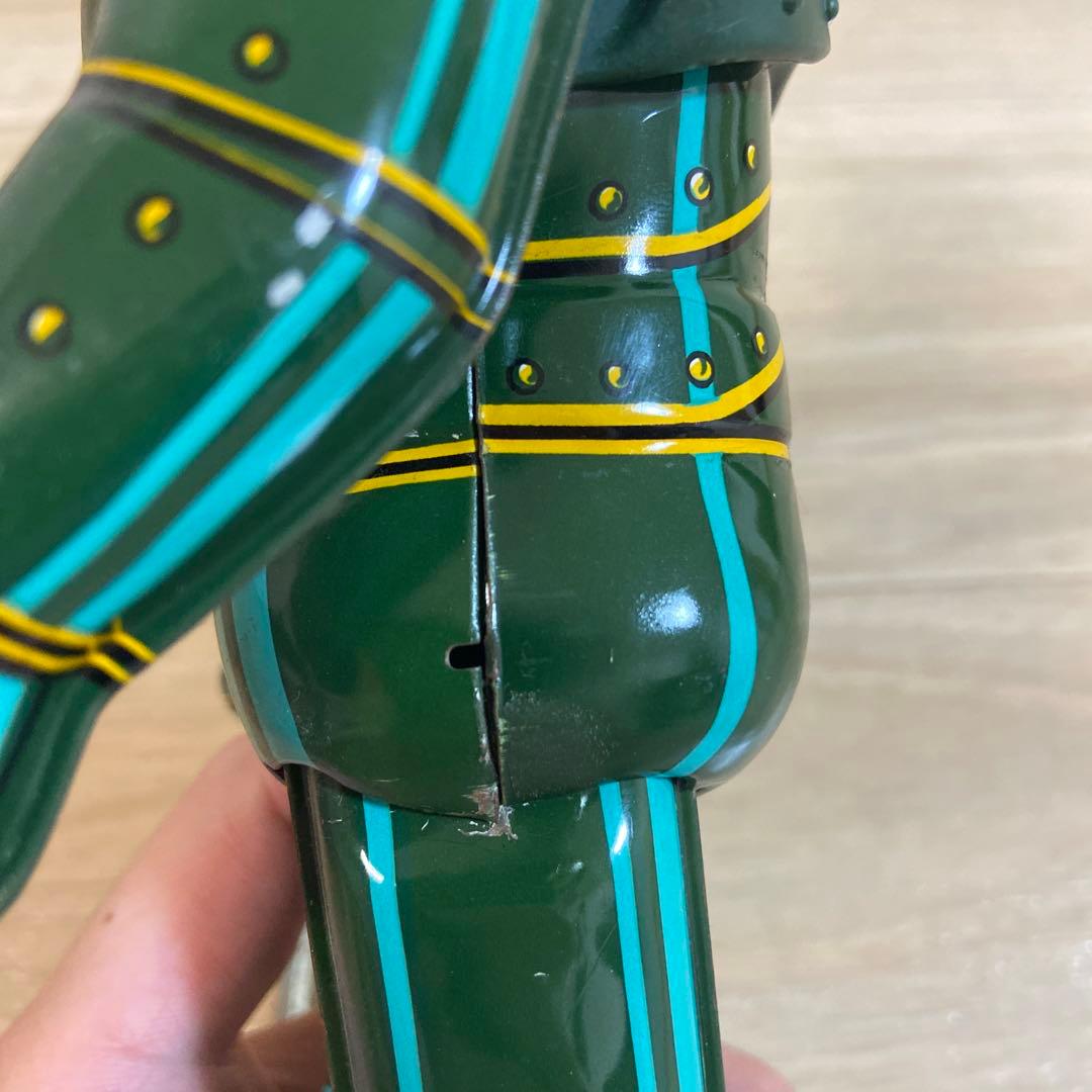 V-3号　ブリキのおもちゃ