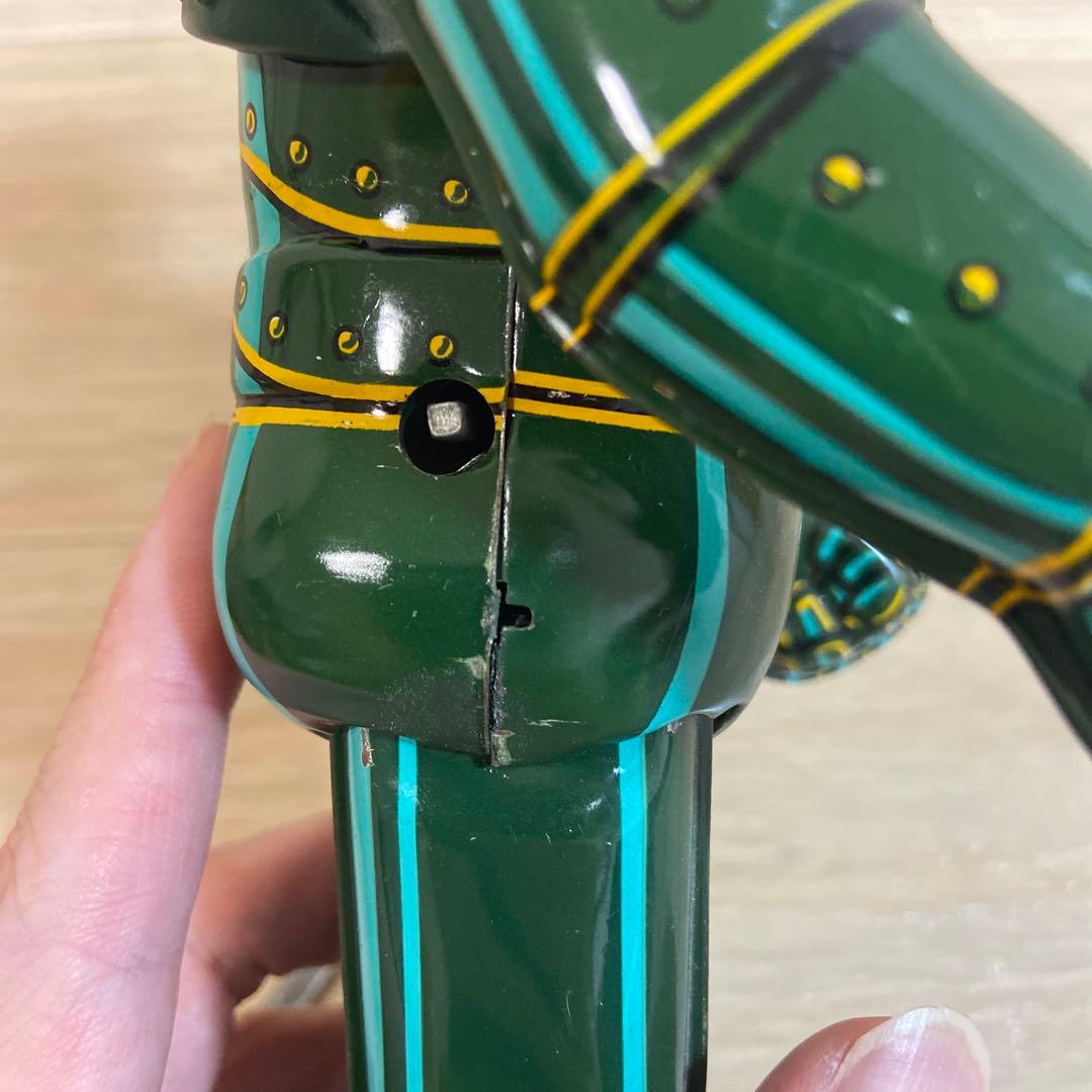 V-3号　ブリキのおもちゃ