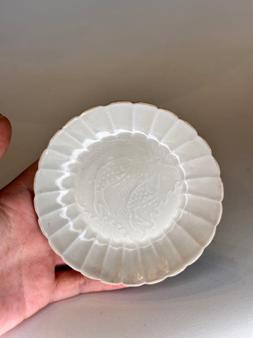 哥窯 白釉 小皿 葵口 双魚文 古陶磁 古い皿