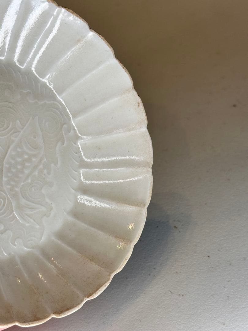 哥窯 白釉 小皿 葵口 双魚文 古陶磁 古い皿