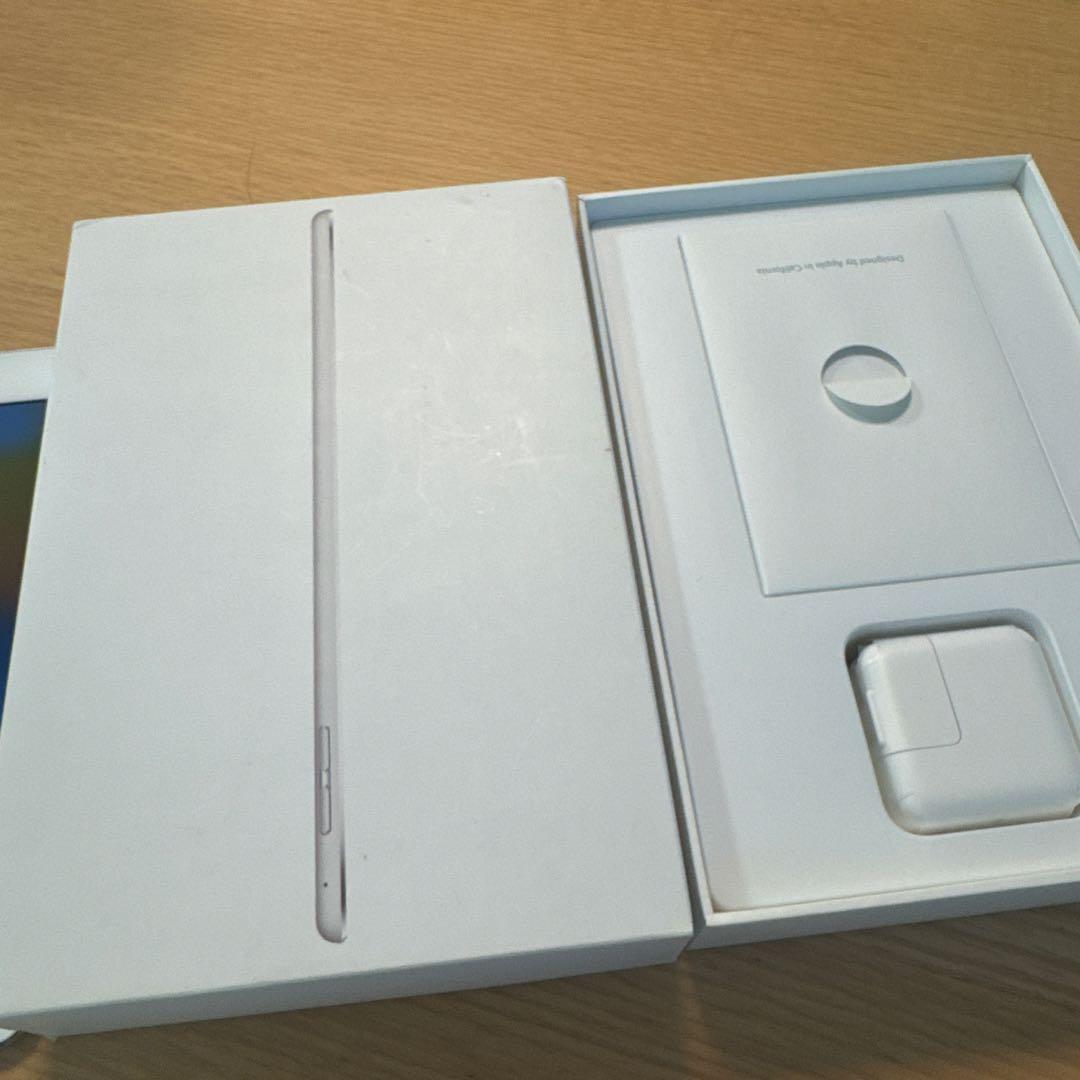 iPad mini4 128GB wifi silver 本体 充電器&箱付き