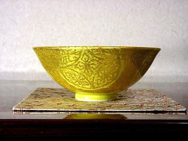 平戸　三河内焼　山玉泉 十四代福本弥次右衛門　茶碗　無傷　共箱　保証。