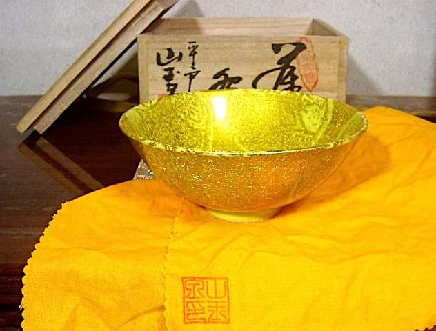 平戸　三河内焼　山玉泉 十四代福本弥次右衛門　茶碗　無傷　共箱　保証。