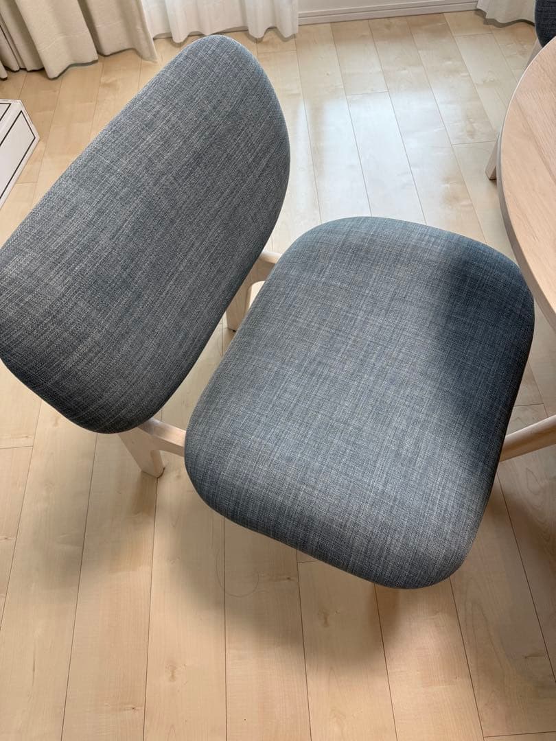 円形ダイニングテーブルと椅子4脚セット