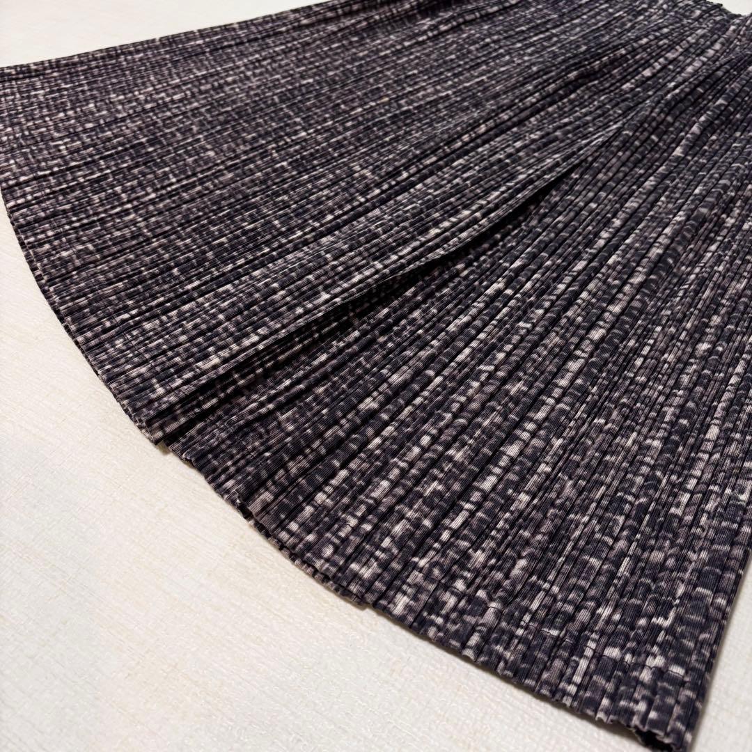 美品　プリーツプリーズ　ひざ丈スカート　総柄　ブラウン　サイズ3