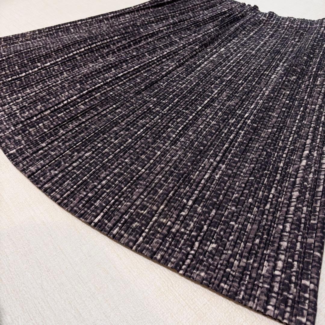 美品　プリーツプリーズ　ひざ丈スカート　総柄　ブラウン　サイズ3