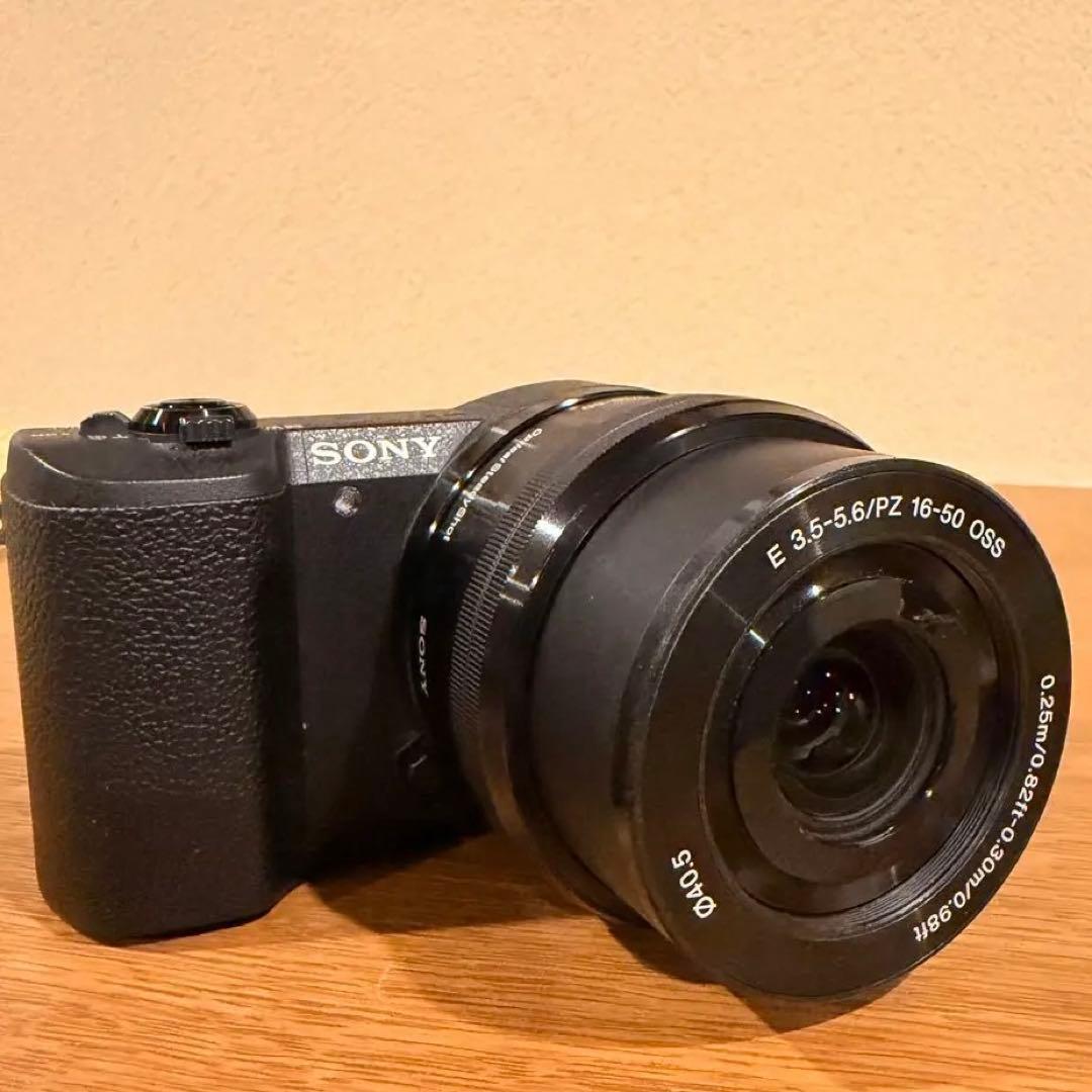 SONY α5100 ミラーレス一眼（Wi-Fi搭載）　ケース付き