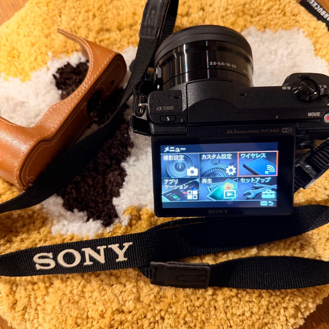 SONY α5100 ミラーレス一眼（Wi-Fi搭載）　ケース付き