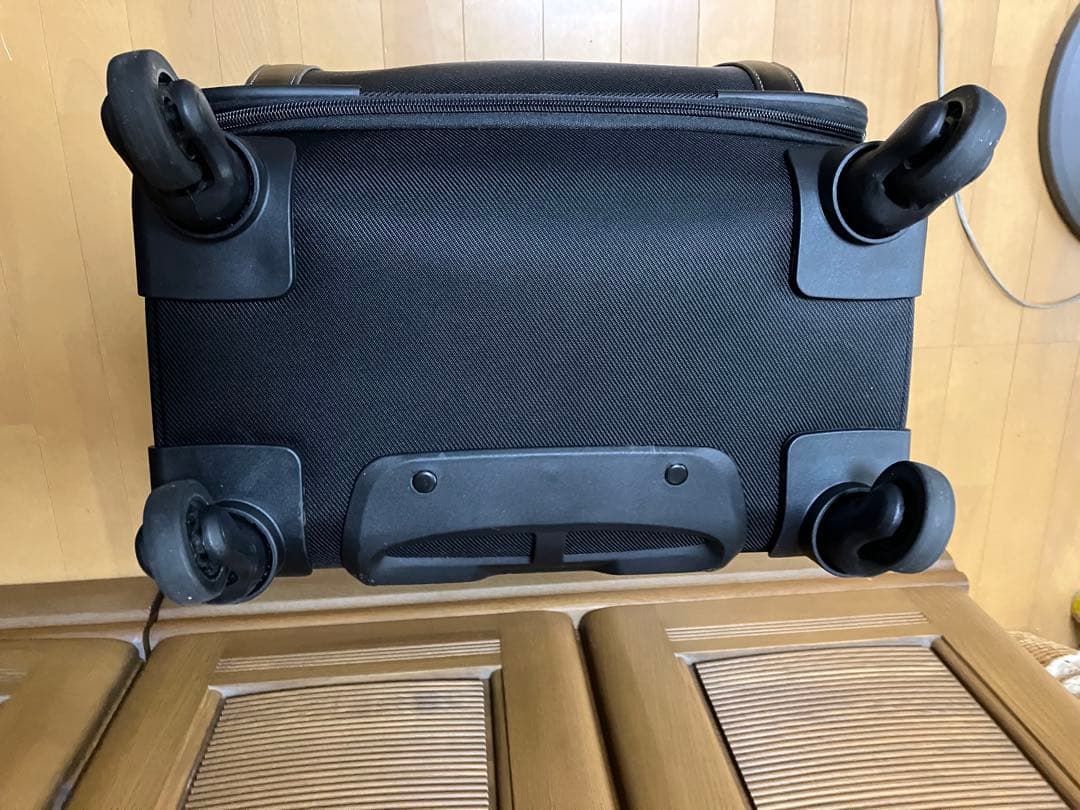 サムソナイト　Samsoniteソフトキャリーブラック旅行カバンスーツケースM