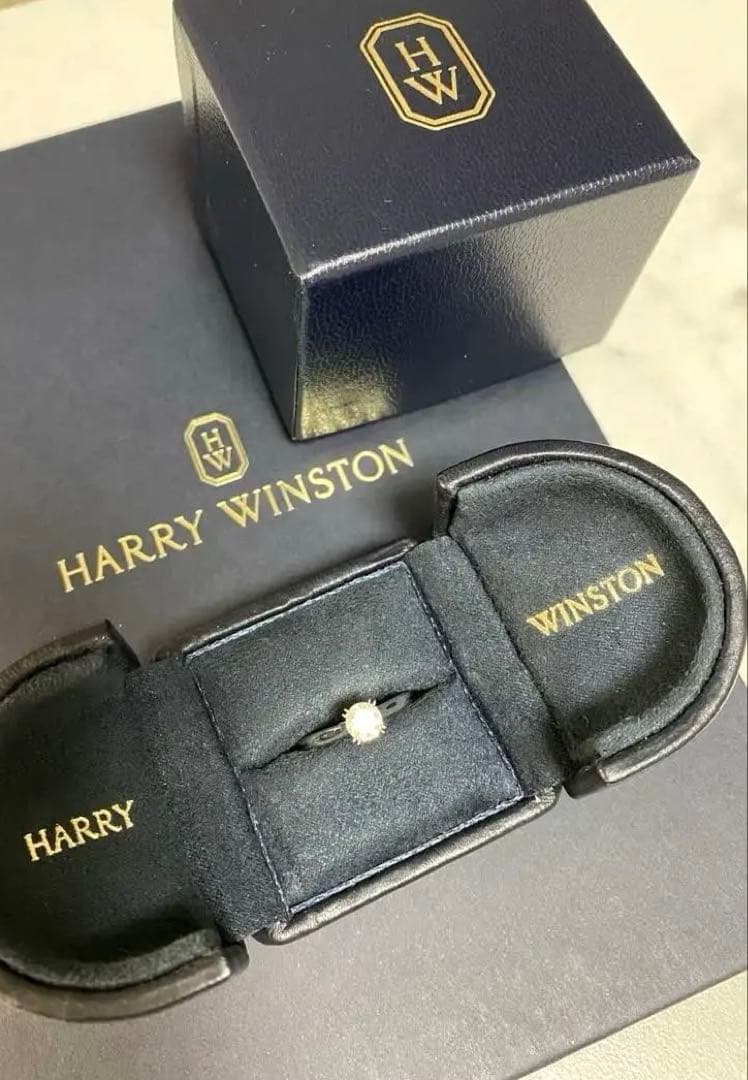 【HARRY WINSTON】ハリーウィンストン婚約指輪