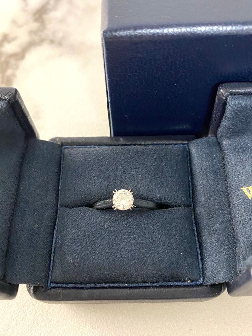 【HARRY WINSTON】ハリーウィンストン婚約指輪