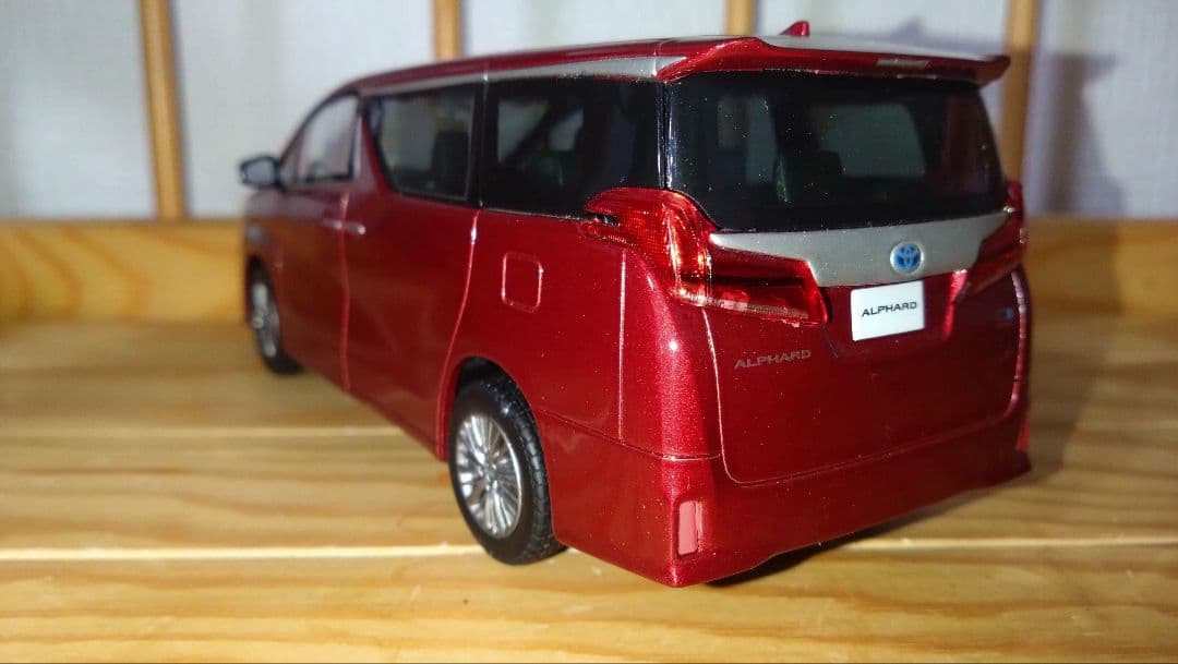 トヨタ　アルファード　カラーサンプル　レッド