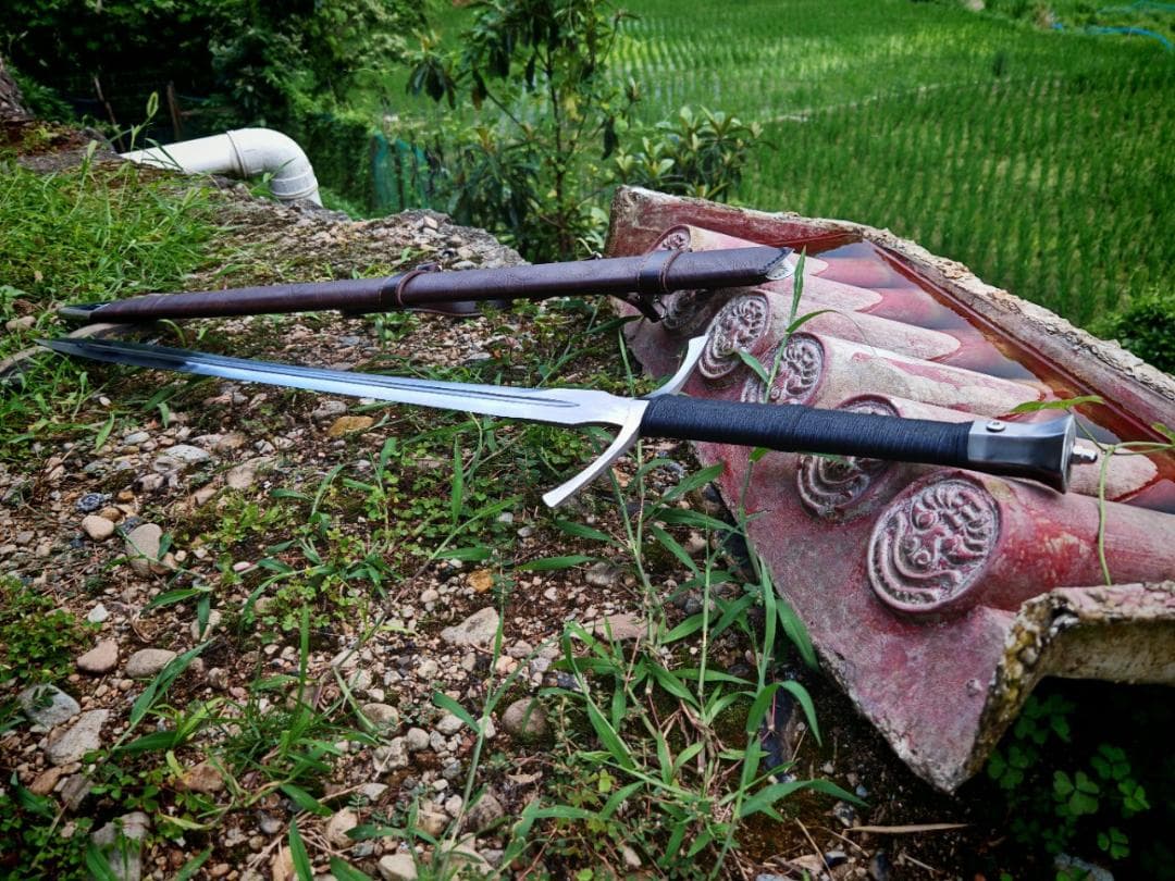 西洋剣両手剣騎士剣 日本刀 模造刀 居合刀 武士道 武蔵 鑑賞用 手鍛造打