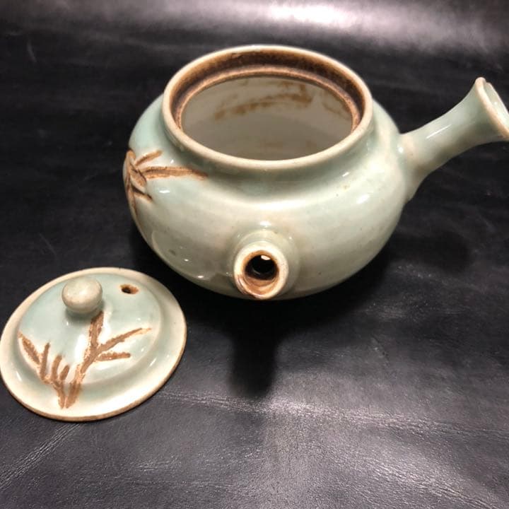 美しい古美術◼️蔵から超可愛らしい淡いブルーの小さな急須が出て来ました。茶道具