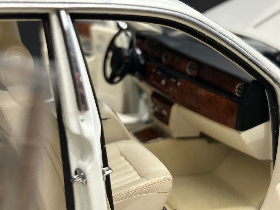特価 1/18 ロールスロイス ファントム Extended Wheelbase