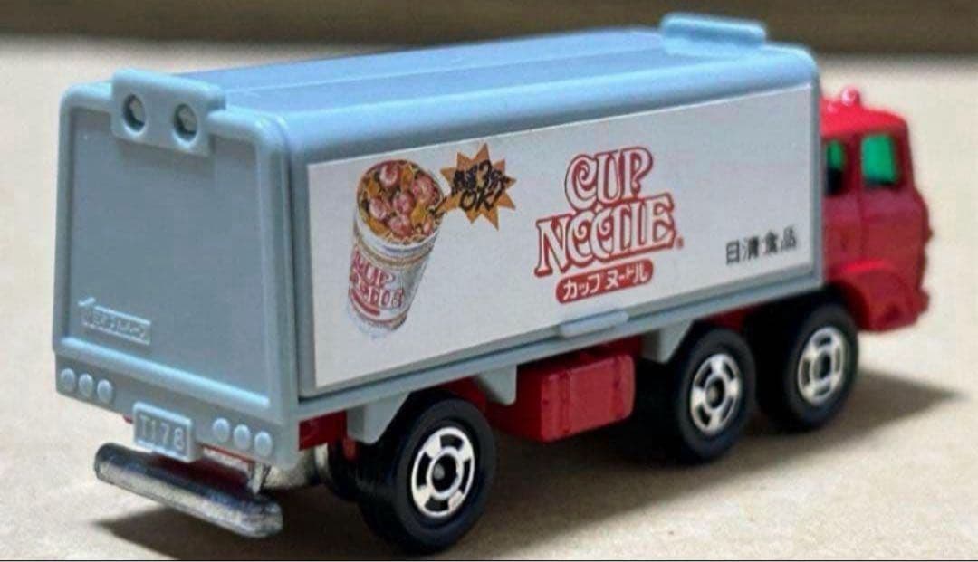 日本製 トミカ ふそう ウイングルーフトラック カップヌードル