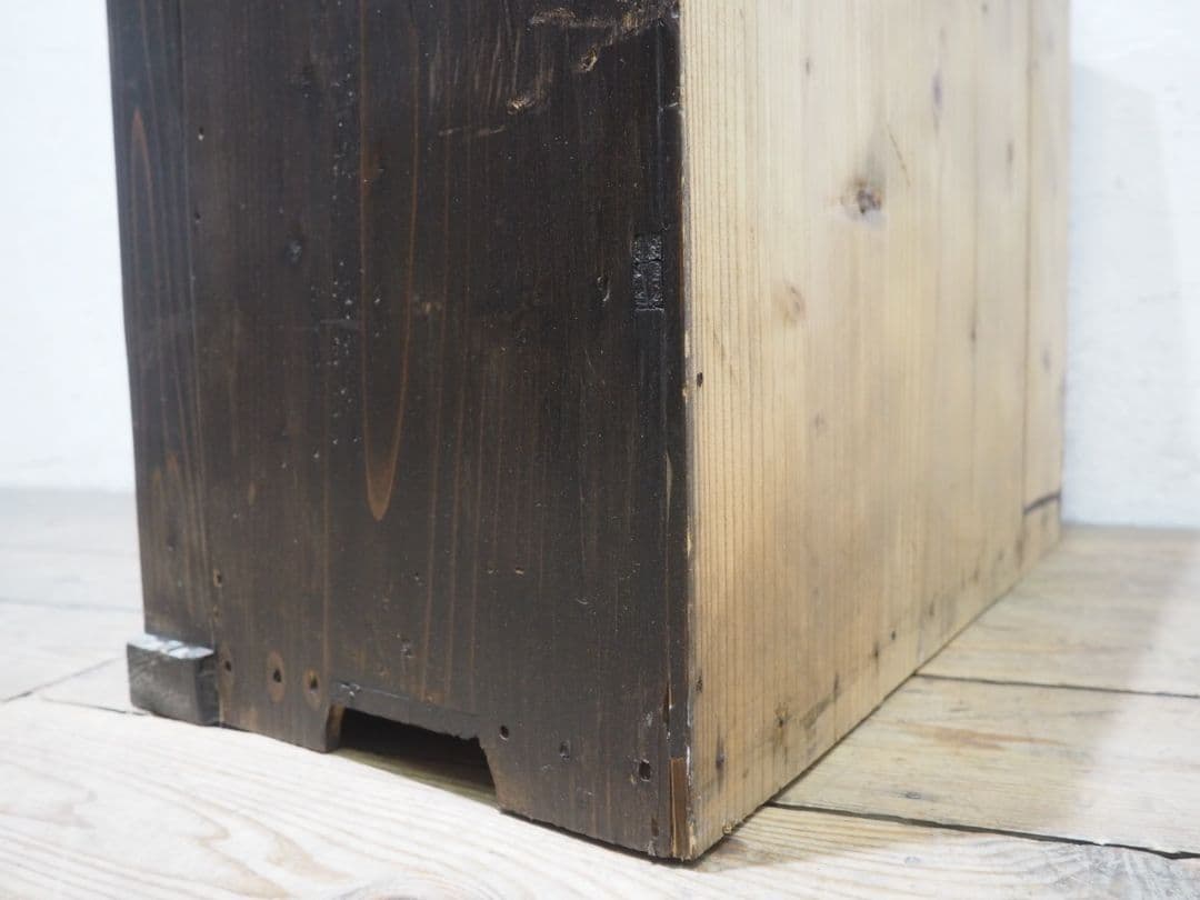 1156 アンティーク　波ガラスの飾り棚　食器棚　ガラスケース　古家具　レトロ