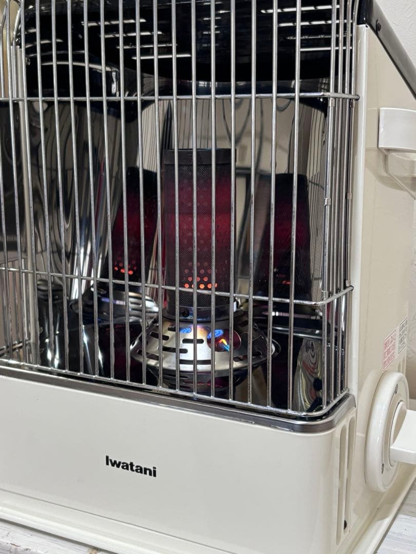 【美品】Iwatani カセットガスストーブ デカ暖 ホワイト 2020年製