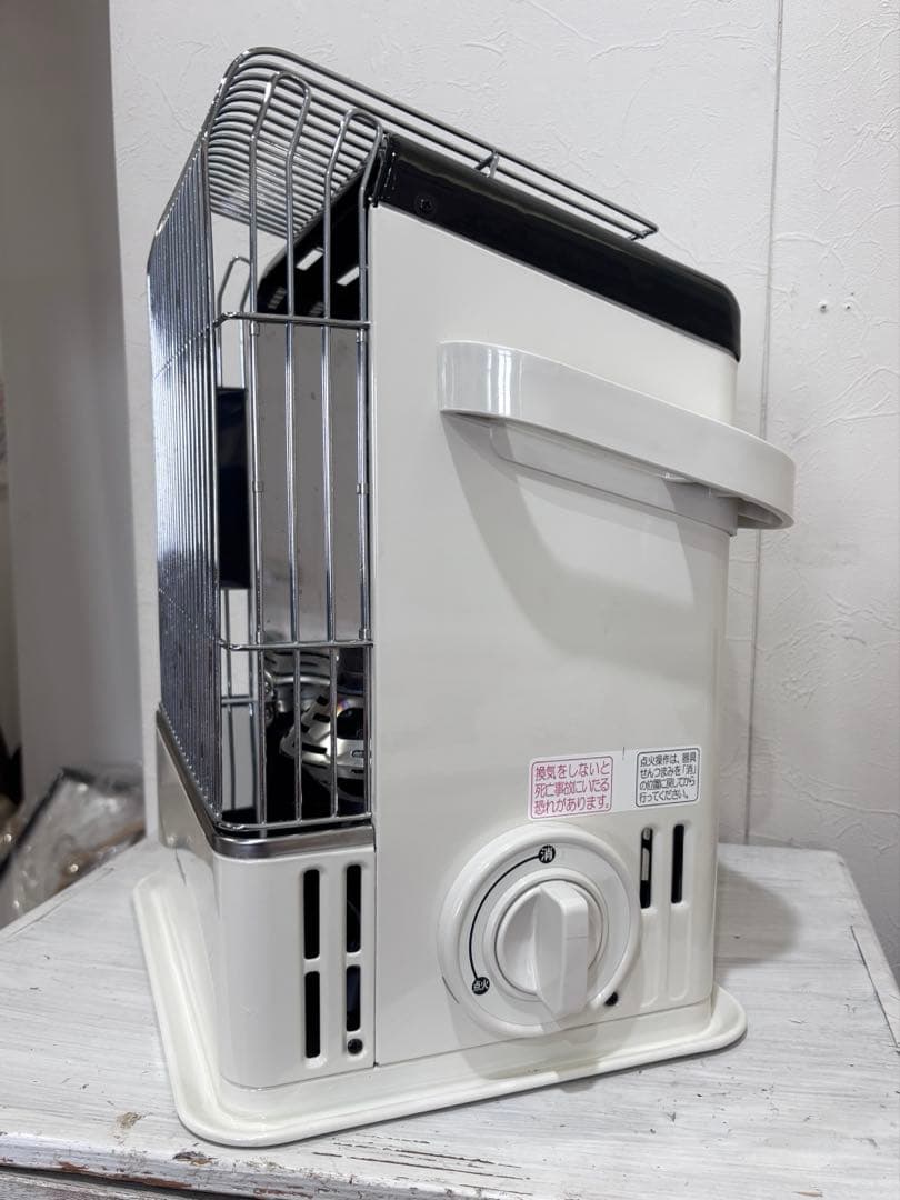 【美品】Iwatani カセットガスストーブ デカ暖 ホワイト 2020年製