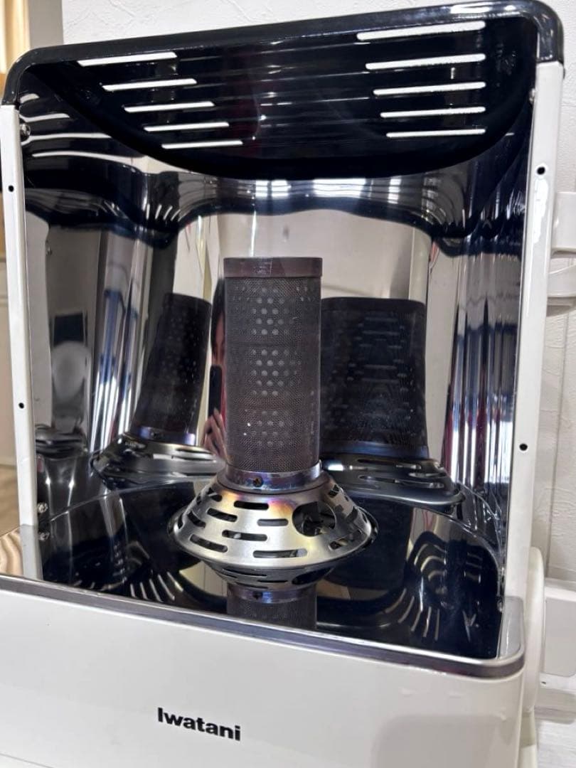 【美品】Iwatani カセットガスストーブ デカ暖 ホワイト 2020年製