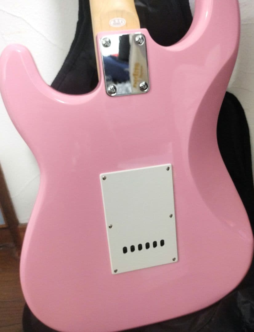 エレキギター　ピンク　photogenic フェルナンデス　ストラトキャスター