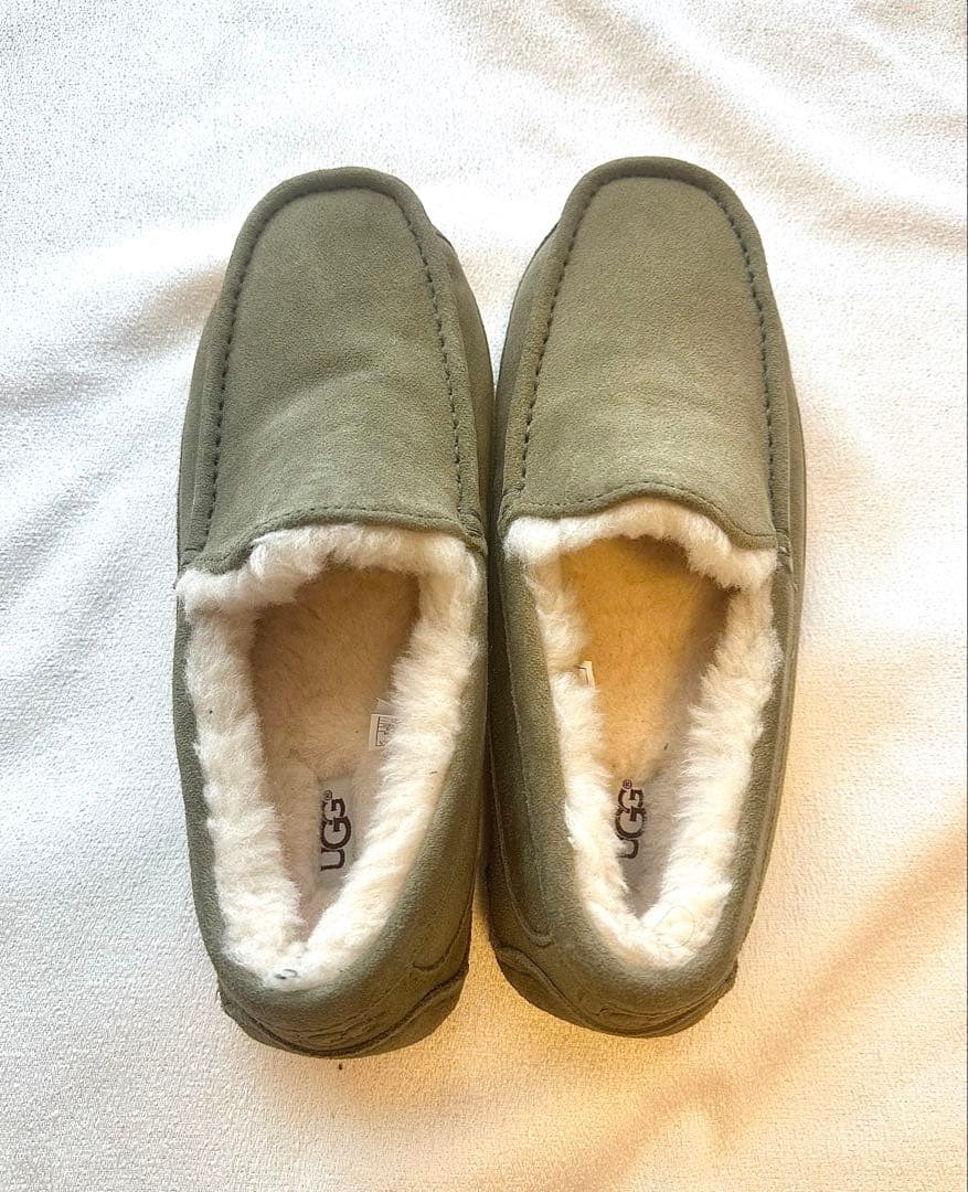 【年末セール中‼️】着用一度のみ UGG モカシン 27cm