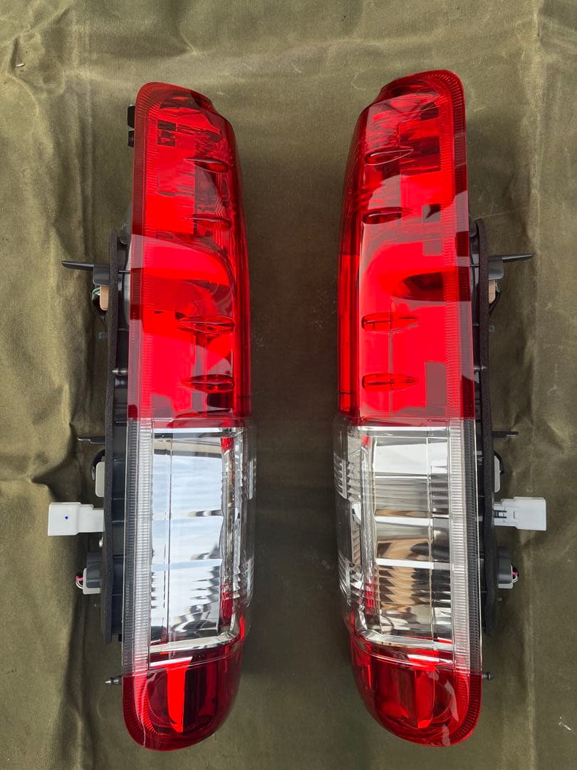 新車外し ハイエーステールレンズ純正