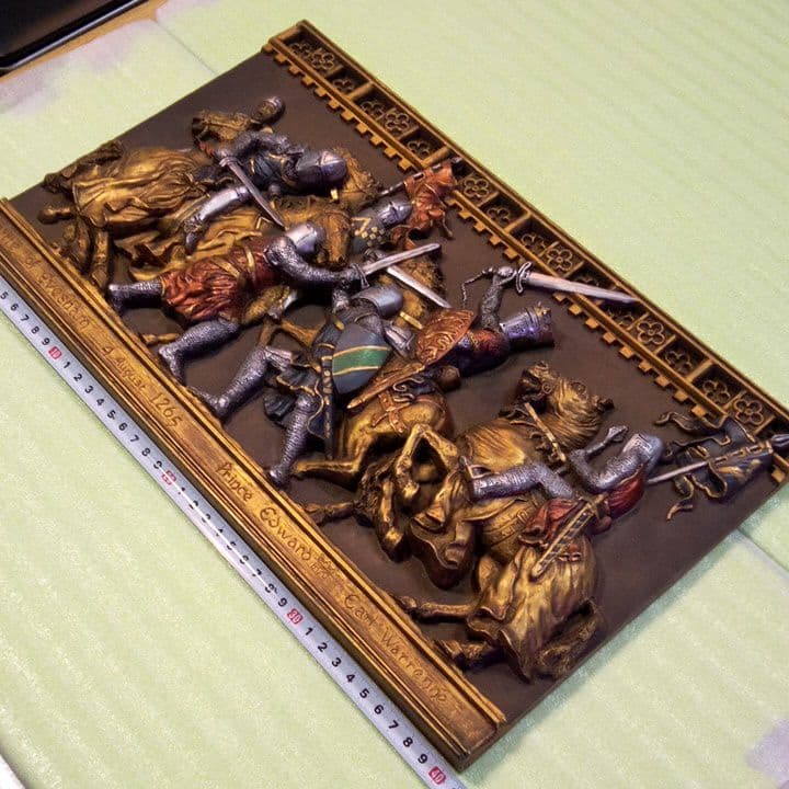 イングランド製の壁掛用彫刻 (陶板)